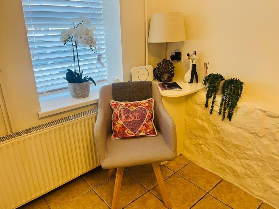Charming Brecon Beacons Cottage With Parking Gilwern Exterior photo