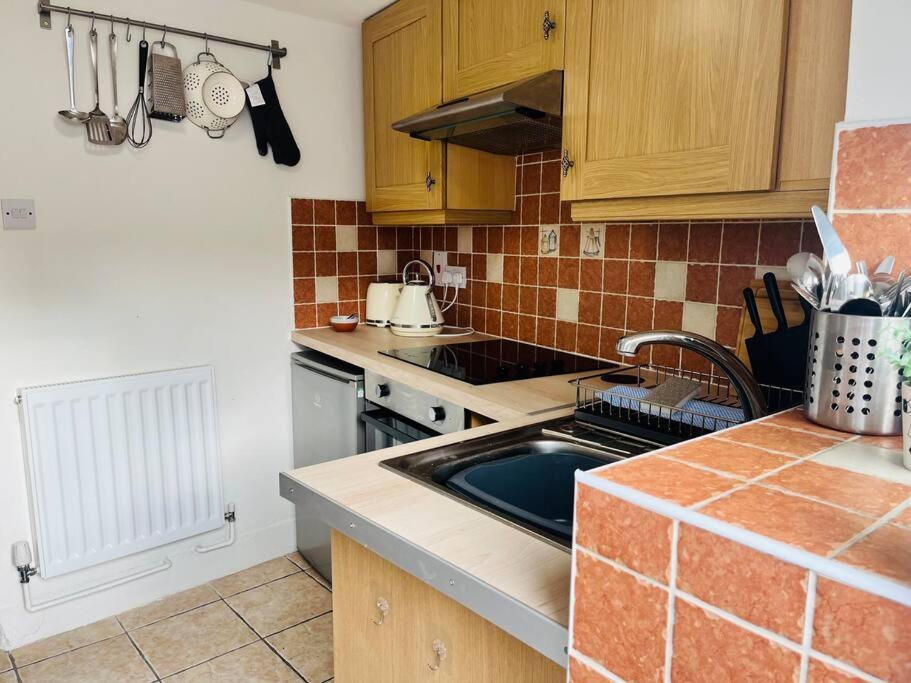 Charming Brecon Beacons Cottage With Parking Gilwern Exterior photo