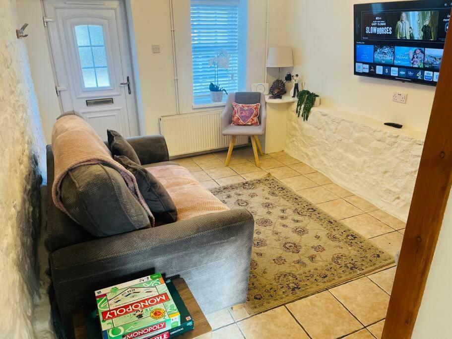 Charming Brecon Beacons Cottage With Parking Gilwern Exterior photo